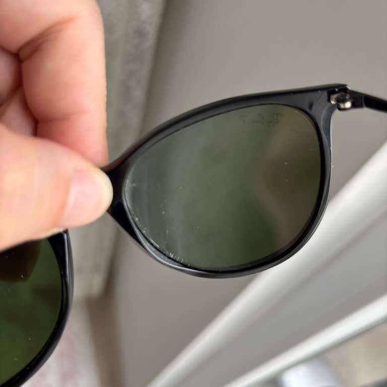 Rayban Gözlüğümde Cam Kenarları Deforme Oldu, Değişim Talebi
