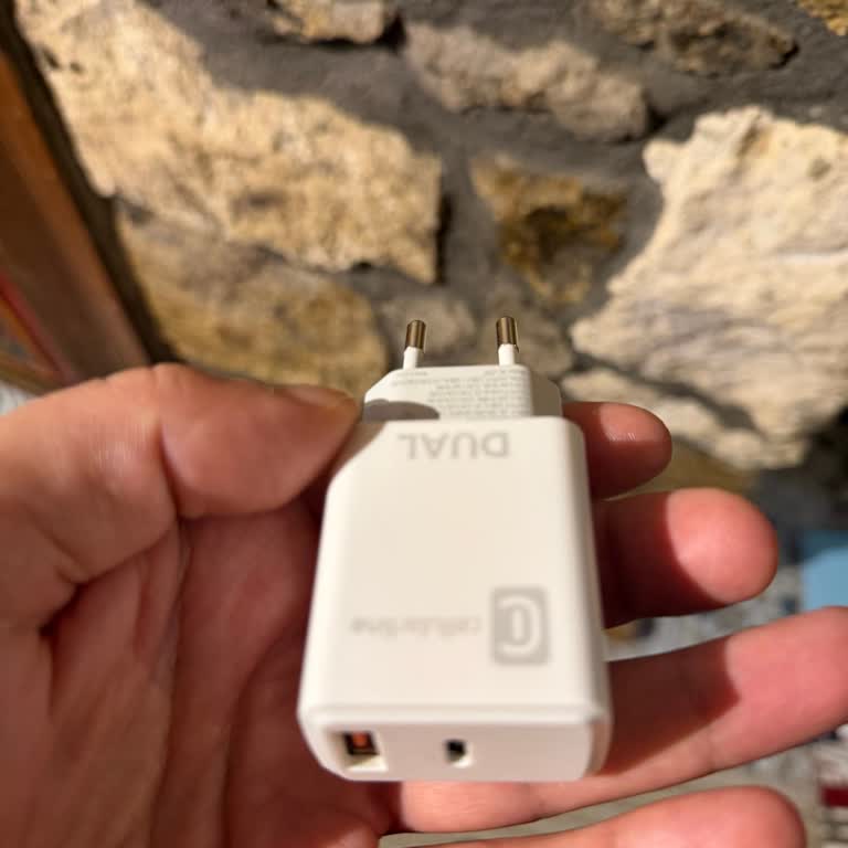 Cellularline Dual Şarj Cihazı Kırıldı Ve Elektrik Çarpması Riski Oluşturuyor