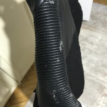 Guess Montunda Hızlı Soyulma Ve Mağaza İlgisizliği