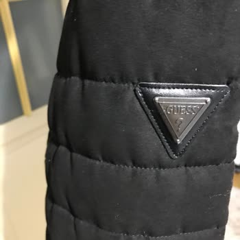 Guess Montunda Hızlı Soyulma Ve Mağaza İlgisizliği