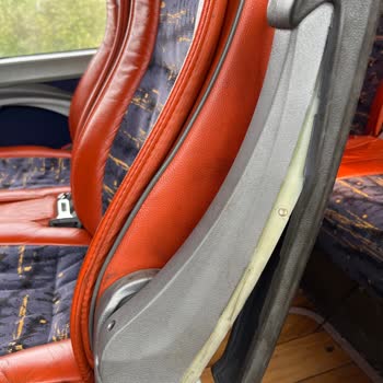 Buzlu Otobüsünde Havasız, Gürültülü, Kirli Ve Kemersiz Yolculuk