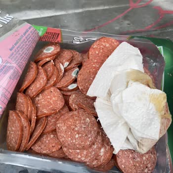 Küflü Sucuk Ve Personelin İade Reddi