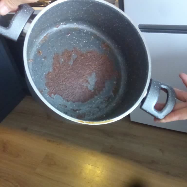 Laguna Termal Otel'de Çelik Tencere İstenmesine Rağmen Teflon Tencerenin Boyasının Yemeğe Karışması