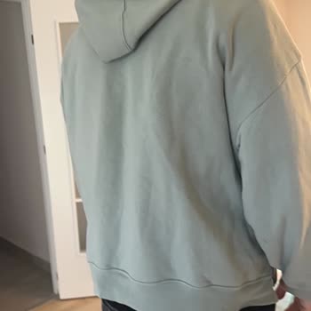 GAP Sweat Üzerindeki Aşırı Çekme Ve Tüylenme Sorunu İçin Değişim Talebi