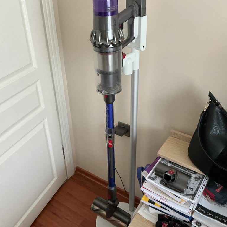 Dyson V11 Süpürge Aniden Kapanıyor, Müşteri Hizmetleri Yardımsız