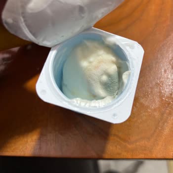 Son Tüketim Tarihi Geçerli Olmasına Rağmen Bozulmuş Yoğurt, Çocukları Tehlikeye Atıyor