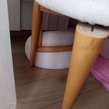 Sandalyelerin Ayakları Sürekli Çıkıyor Ve Servis Süreci Uzuyor