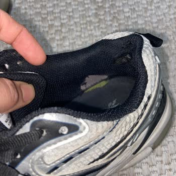 İç Astarı Yırtılan Reebok Ayakkabının Üretim Kusuru Olarak Değerlendirilmesi Ve Değişim Talebi