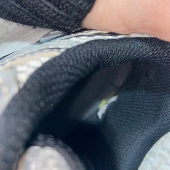 İç Astarı Yırtılan Reebok Ayakkabının Üretim Kusuru Olarak Değerlendirilmesi Ve Değişim Talebi