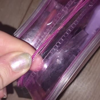 Kiko Milano Çantasında Fermuar Dikişi Kendiliğinden Açıldı