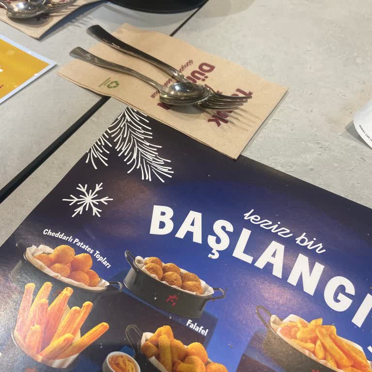 Tavuk Dünyası'nda 25 Dakika Bekleme Ve İlgisiz Personel