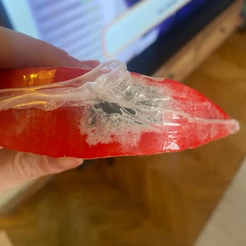 Uzun Son Kullanma Tarihli Edam Peyniri Küf Kaplaması Güven Kırıcı