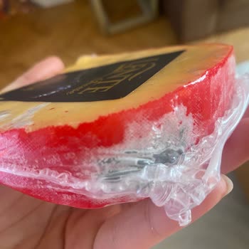 Uzun Son Kullanma Tarihli Edam Peyniri Küf Kaplaması Güven Kırıcı