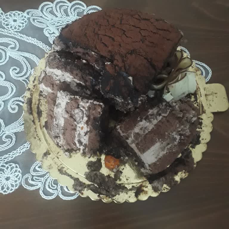 Dilek Pastanesi İkitelli Organize Şubesinde Bozuk Pasta Ve İade Talebi