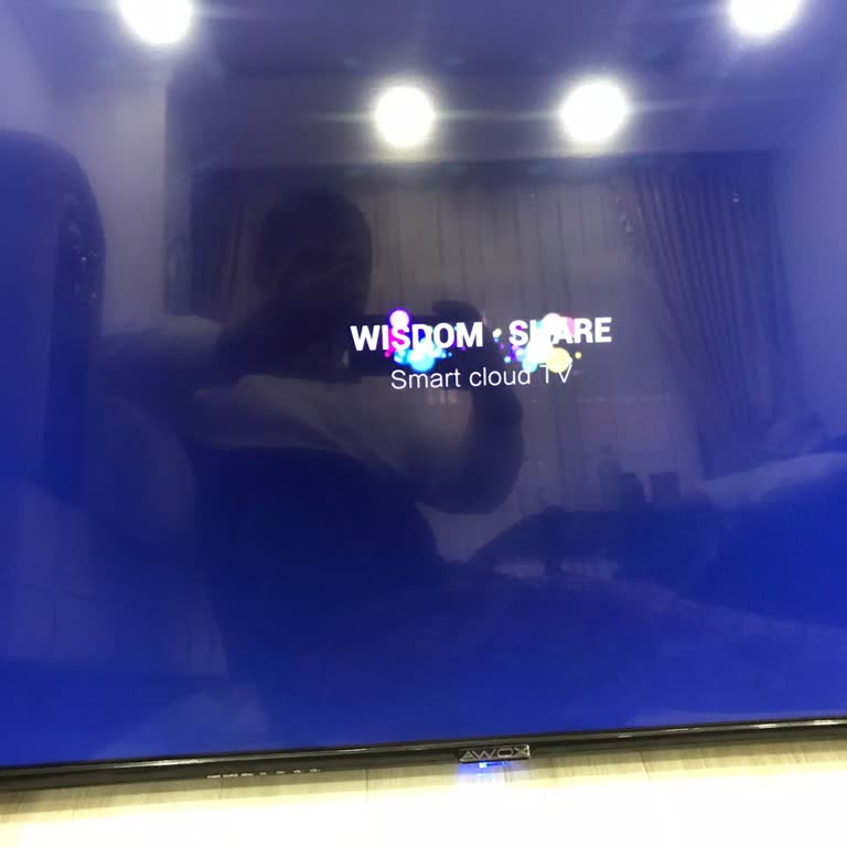Awox A204300S Televizyonum Wisdom Share Smart Cloud TV Ekranında Dondu