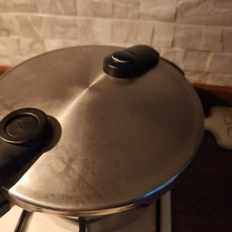 Fissler Düdüklü Tenceremde Yüksek Düdük Sesi Ve Çift Çizgi Eksikliği