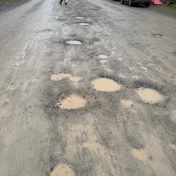 Karasu’da Sahil Çöpleri Ve Bozuk Yollar Vatandaşı Sağlığını Tehlikeye Atıyor