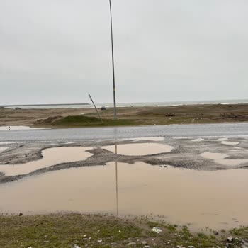 Karasu’da Sahil Çöpleri Ve Bozuk Yollar Vatandaşı Sağlığını Tehlikeye Atıyor
