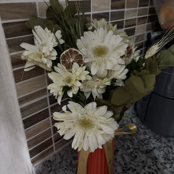 Teslimat Gecikmesi Ve Solmuş Çiçekler Nedeniyle Şikayet