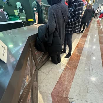 PizzaLazza Beylikdüzü Şubesinde Personelin Sert Ve Çocukça Tavrı