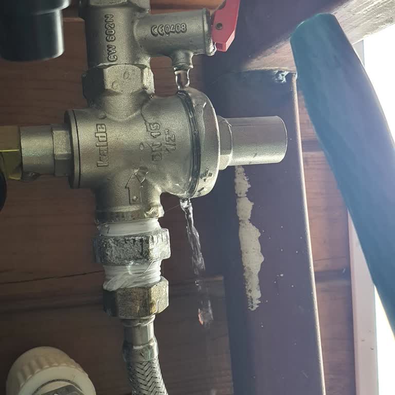 Baymak Termosifon Emniyet Valfi Sürekli Su Sızdırıyor