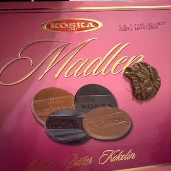 Koska’dan Aldığım Çikolatadan Mor Renkli Bir Plastik Parça Çıktı