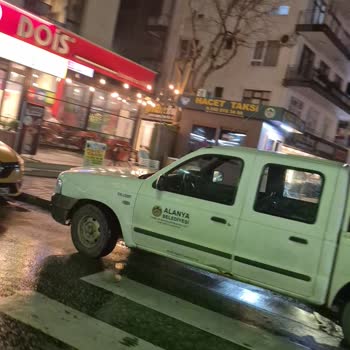 Alanya’da Engelli Rampası Araçlarla Kapatılıyor, Güvenlik Tehlikeye Atılıyor