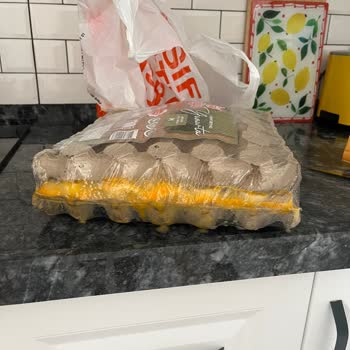 Migros Hemen’den Kırık Yumurta Ve Ev Kirlenmesi Şikayeti