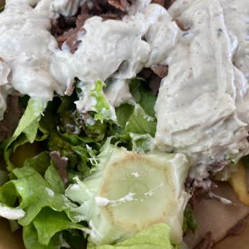 Novaland AVM Usta Dönerci Salatasında Bozulmuş Marul Ve Hijyen Sorunu