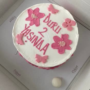 Özlem Pastaneleri (Muğla) Gelen Pasta Sipariş Verdiğimiz Pastayla Tamamen Alakasız, Özensiz