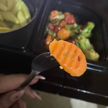 Yemekte Böcek Ve Personelin Sorumsuz Yaklaşımı