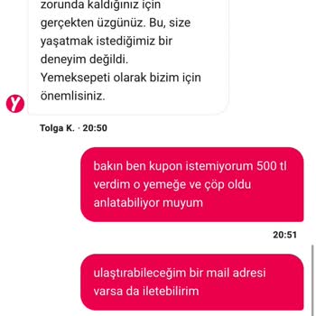 Yemekte Böcek Ve Personelin Sorumsuz Yaklaşımı