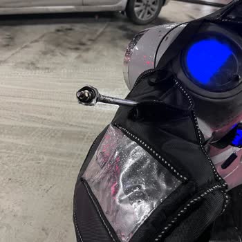 Vadi İstanbul AVM Otopark Girişindeki Kaygan Zemin Ve Güvenlik İhmalı