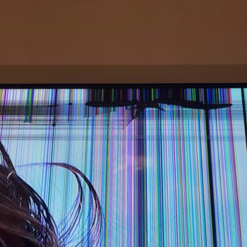 Servis Çalışması Sırasında TV Paneli Çatladı Ve Ücretsiz Değişim Talep Ediyorum