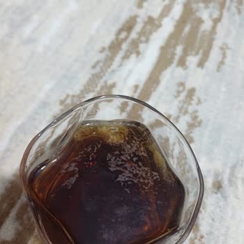 Şeftali Aromalı Soğuk Çay Şişesinden Yabancı Madde Çıktı Ve Hijyen Riski