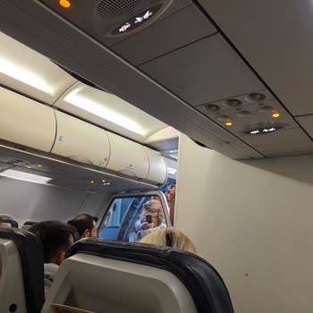 Şiddetli Türbülans, Güvenlik Endişesi Ve Yardım Eksikliği