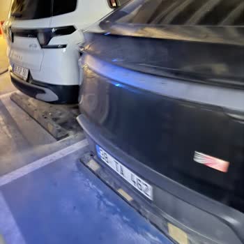 Şarj İstasyonunda Şarj Etmeden Park Eden Tesla’ya Blokaj Cezası Talebi