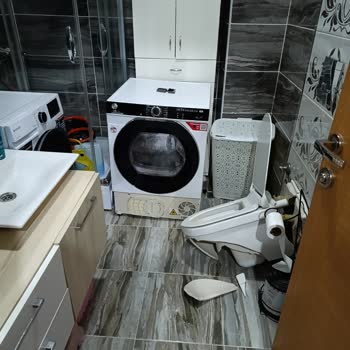 Kurutma Makinesi Düşerek Tuvaleti Kırdı, Acil Tazminat Ve Güvenlik Talebi