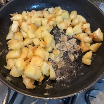 Karaca Züccaciye Ne Yaparsam Yapayım Yemekleri Sürekli Yapıştırıyor