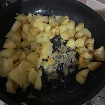 Karaca Züccaciye Ne Yaparsam Yapayım Yemekleri Sürekli Yapıştırıyor