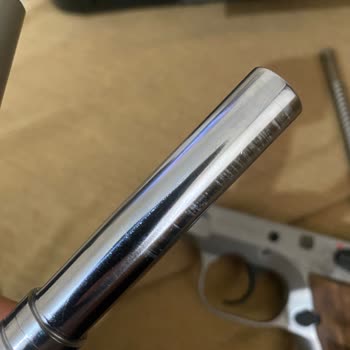 Makine ve Kimya Endüstrisi Sıfır Silah Çizikler İçinde