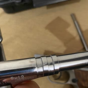 Makine ve Kimya Endüstrisi Sıfır Silah Çizikler İçinde