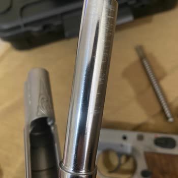 Makine ve Kimya Endüstrisi Sıfır Silah Çizikler İçinde