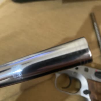 Makine ve Kimya Endüstrisi Sıfır Silah Çizikler İçinde