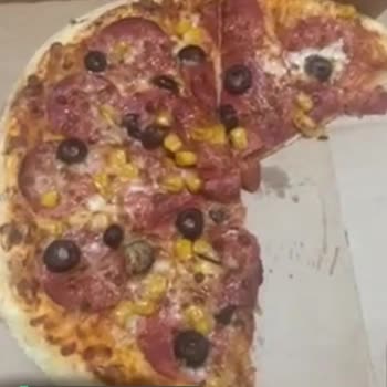 Domino's Pizza Görünenle Alakasız Ve Extra Söylediklerimin Hiç Biri Yok!