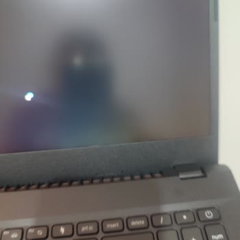 Acer Nitro V15 Dizüstü Bilgisayarındaki Ekran Sararması Yeni Satışta Ayıplanıyor