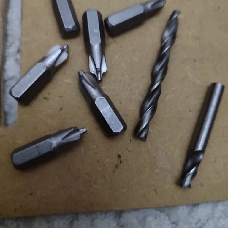 Assur Şarjlı Matkap Setindeki Vidalama Uçları Kalitesiz, Eridi Ve Kırıldı