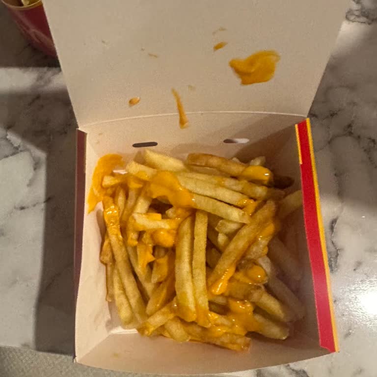 Cheese Fries’te Az Patates Ve Yetersiz Sos Beni Hayal Kırıklığına Uğrattı