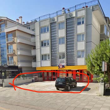 Şok Market Eryaman Girişindeki Çökmüş Zemin Ve Hava Sirkülasyonu Sorunu Acil