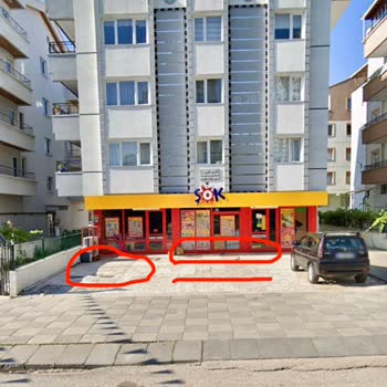 Şok Market Eryaman Girişindeki Çökmüş Zemin Ve Hava Sirkülasyonu Sorunu Acil